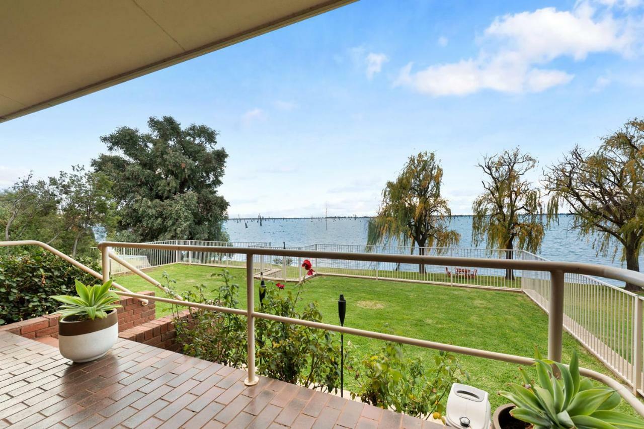 Lakeside Landing - Waterfront Villa Yarrawonga Exterior photo